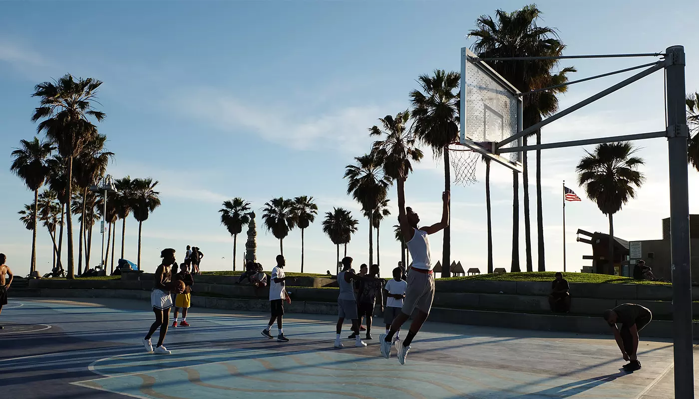 Shoot around the Globe