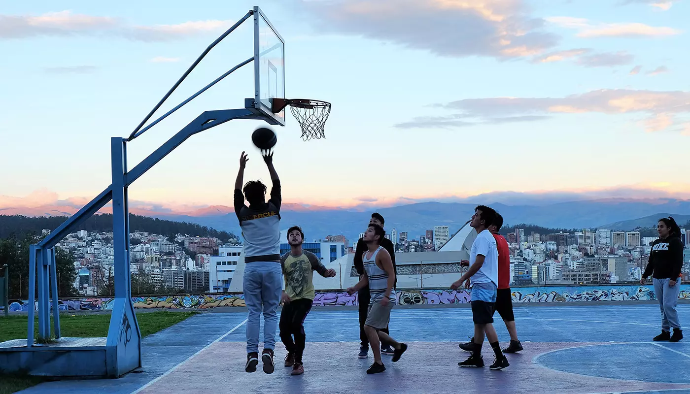 Shoot around the Globe