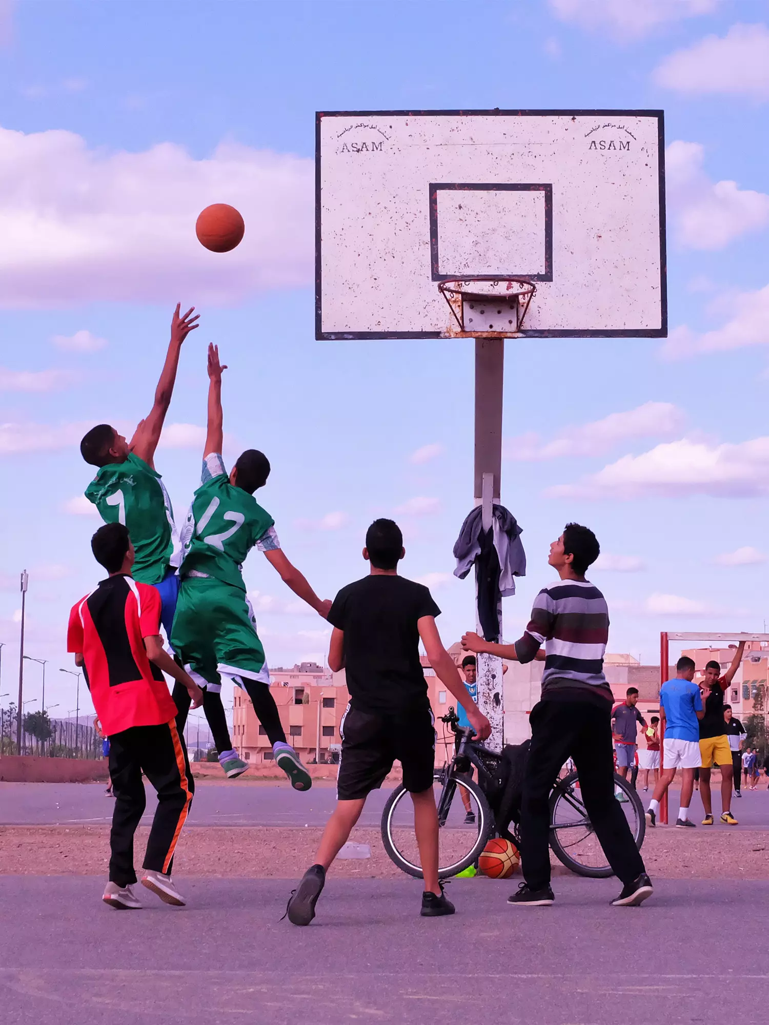 Shoot around the Globe